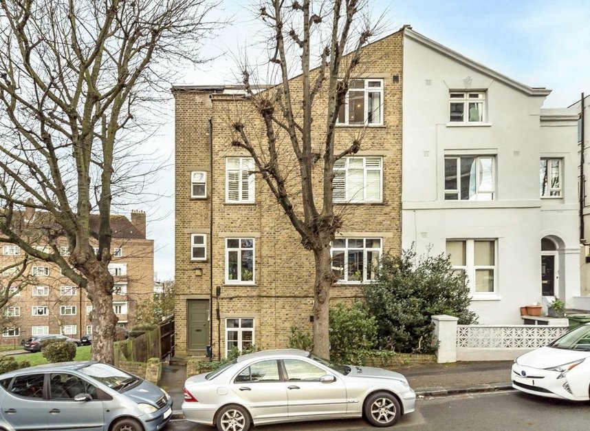 Flat for sale in Rye Hill Park, London, SE15 (Ref 216453) Dexters