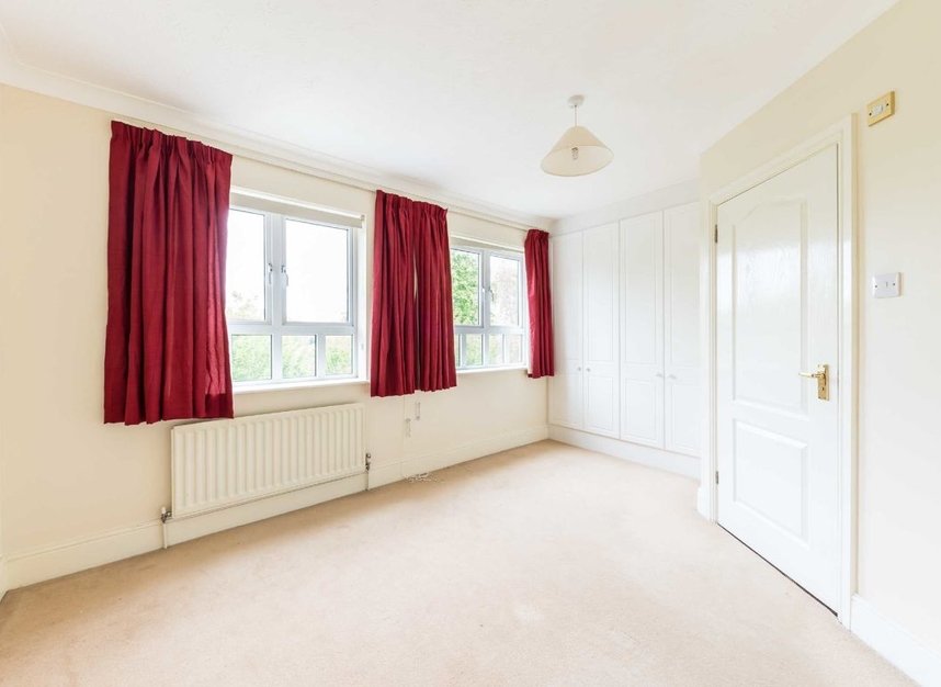 House terraced for sale in Samuel Gray Gardens, Kingston Upon Thames