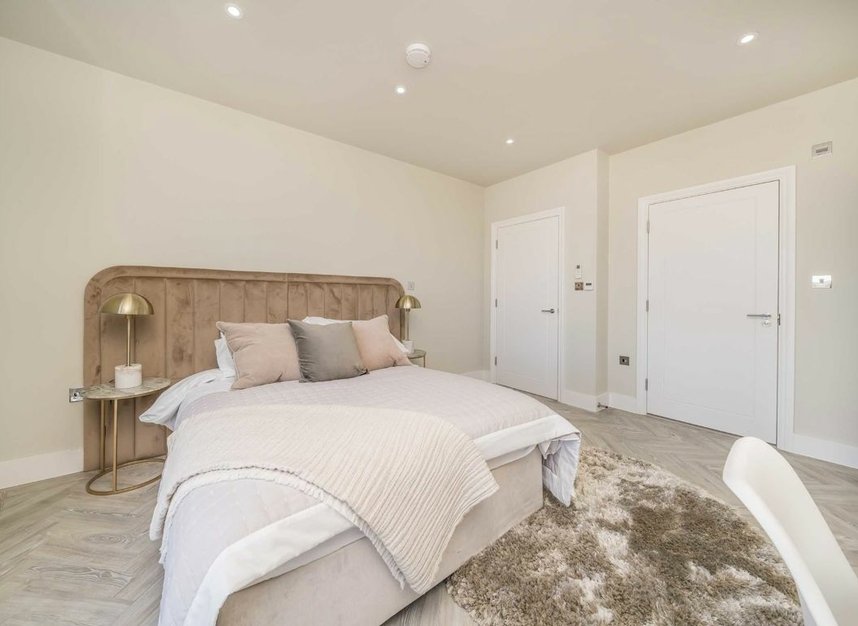 Properties for sale in Sandycombe Road - TW9 2EP view5