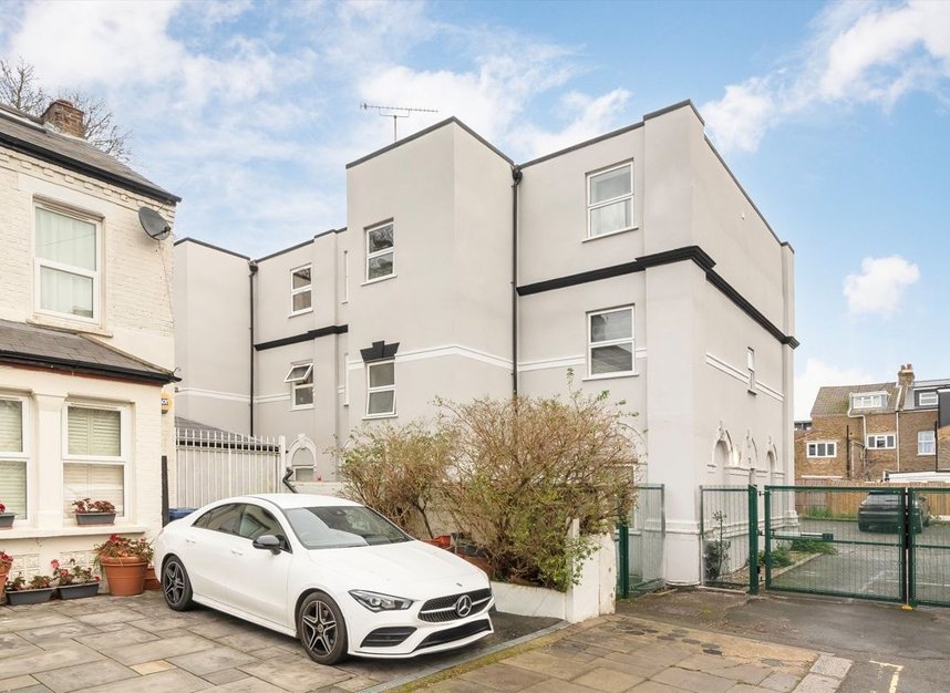 Properties for sale in Shirley Gardens - W7 3PU view1