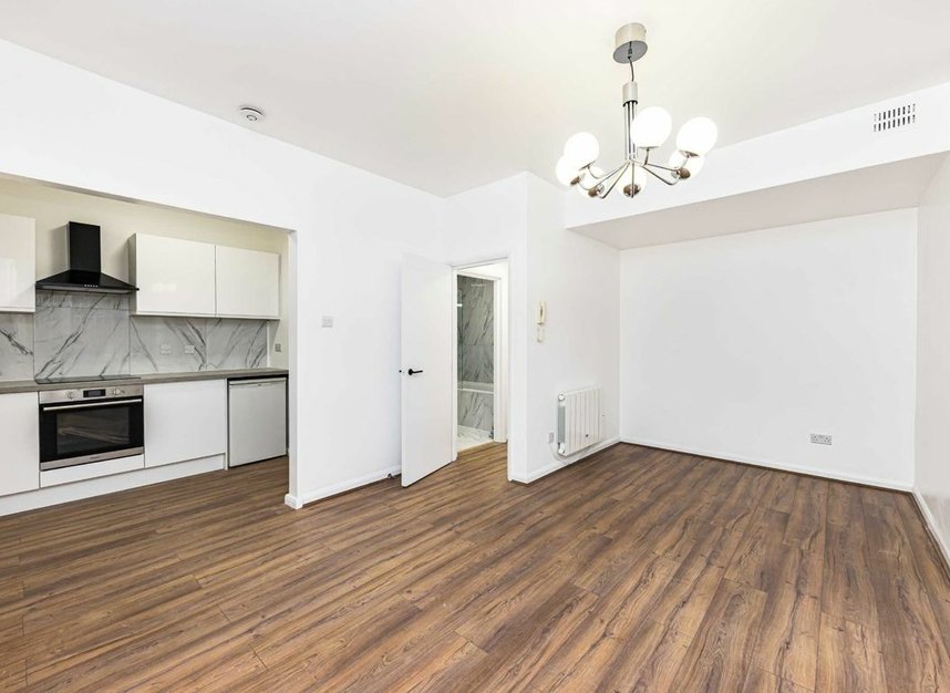 Studio for sale in Sinclair Gardens, London, W14 (Ref 224839) Dexters
