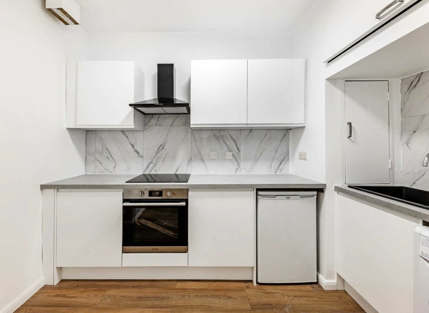 Studio for sale in Sinclair Gardens, London, W14 (Ref 224839) Dexters
