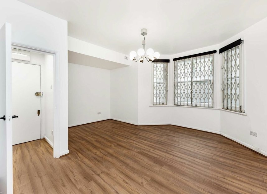 Studio for sale in Sinclair Gardens, London, W14 (Ref 224839) Dexters