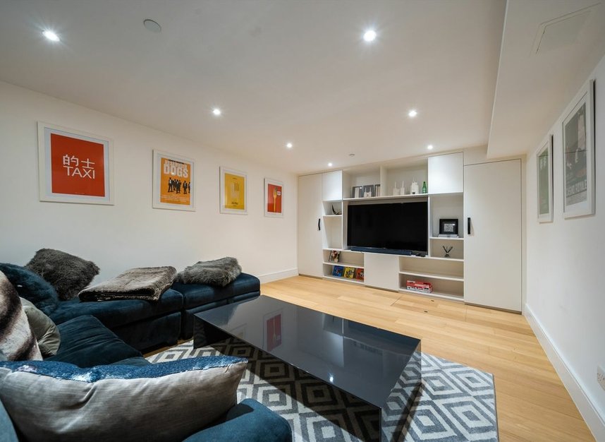 Properties for sale in Sirdar Road - W11 4EF view7