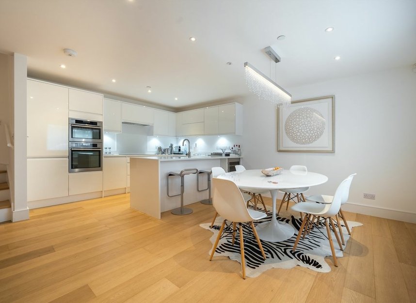 Properties for sale in Sirdar Road - W11 4EF view3