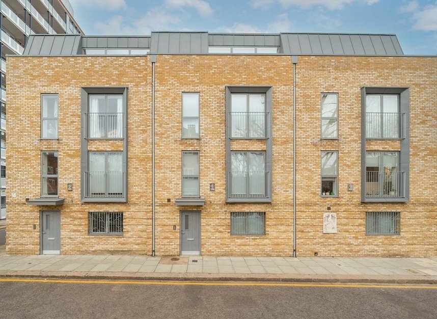 Properties for sale in Sirdar Road - W11 4EF view10