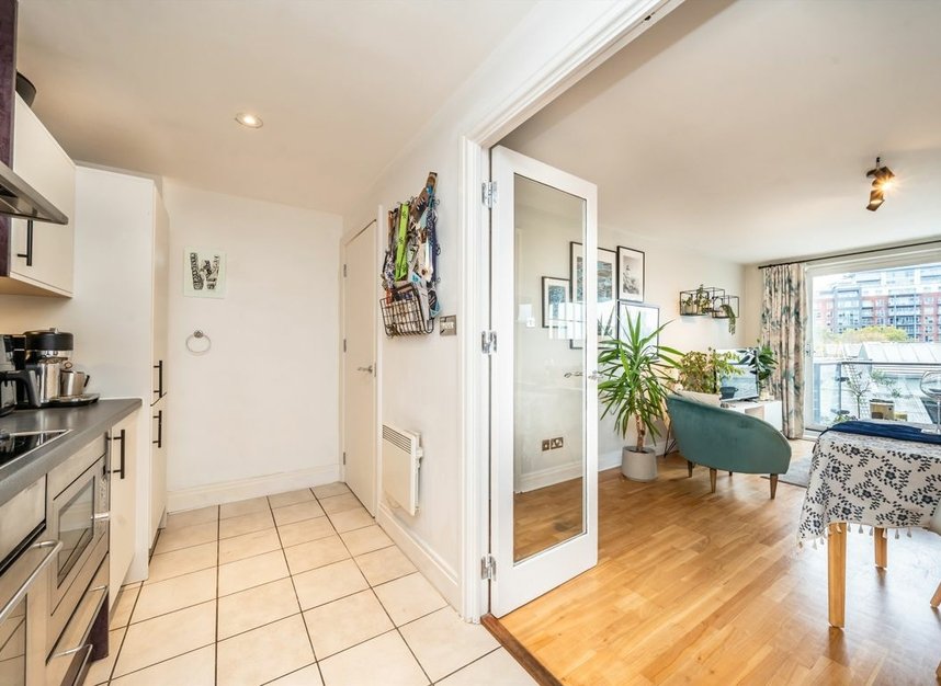 Properties for sale in Smugglers Way - SW18 1DF view5