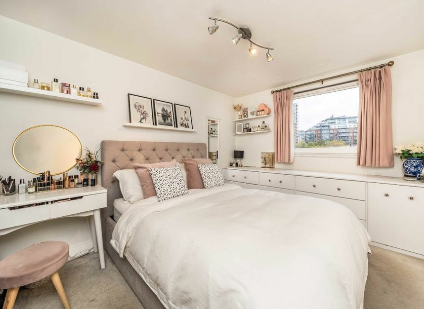 Properties for sale in Smugglers Way - SW18 1DF view7