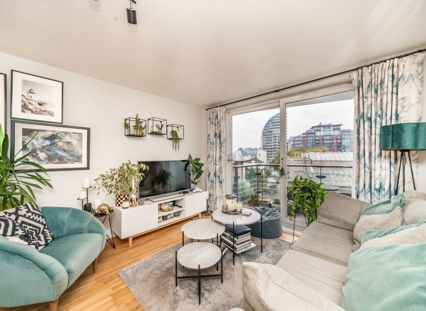Properties for sale in Smugglers Way - SW18 1DF view1