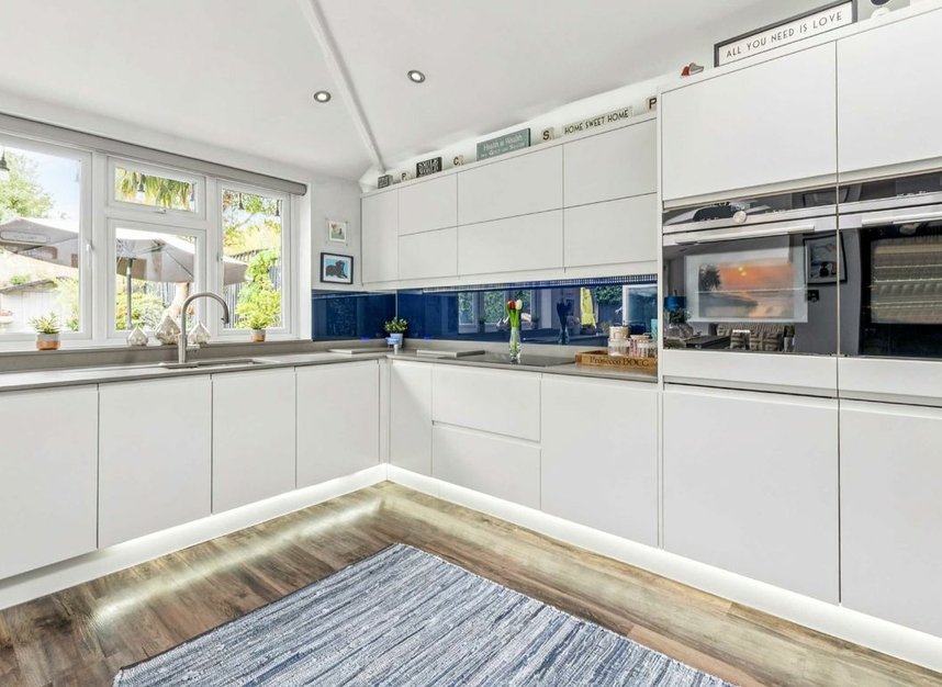 Properties sold in South Road - TW12 3NY view3