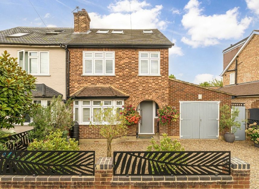 Properties sold in South Road - TW12 3NY view1