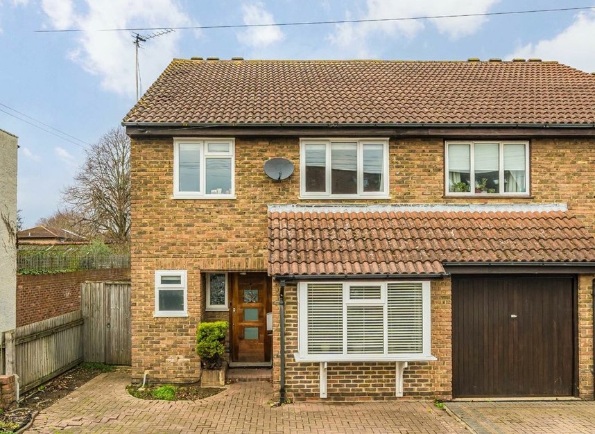 Properties sold in South Road - TW12 3PE view1