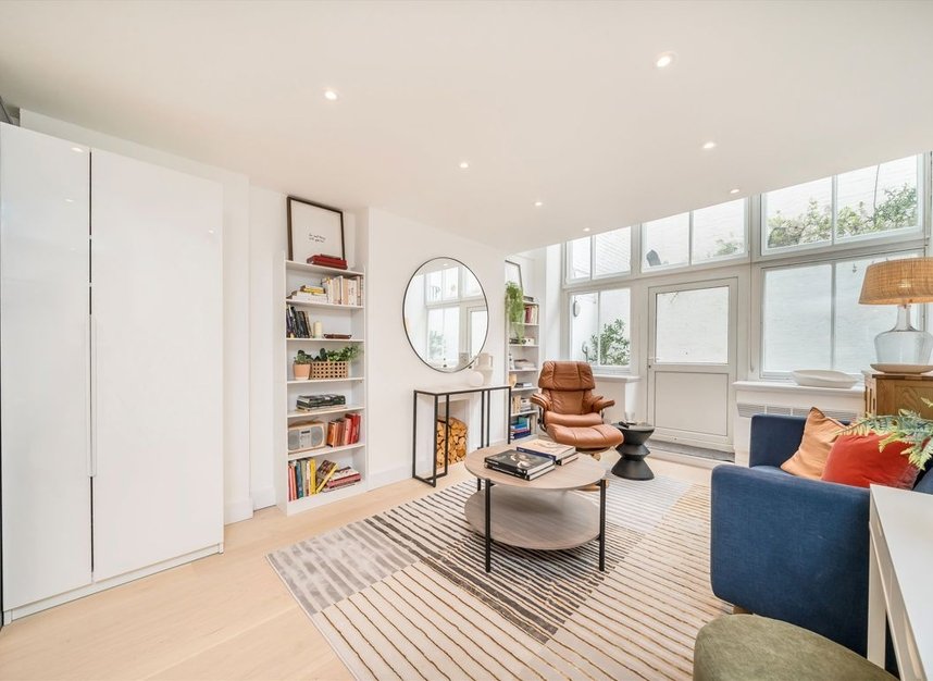Properties for sale in Southampton Row - WC1B 4BJ view3