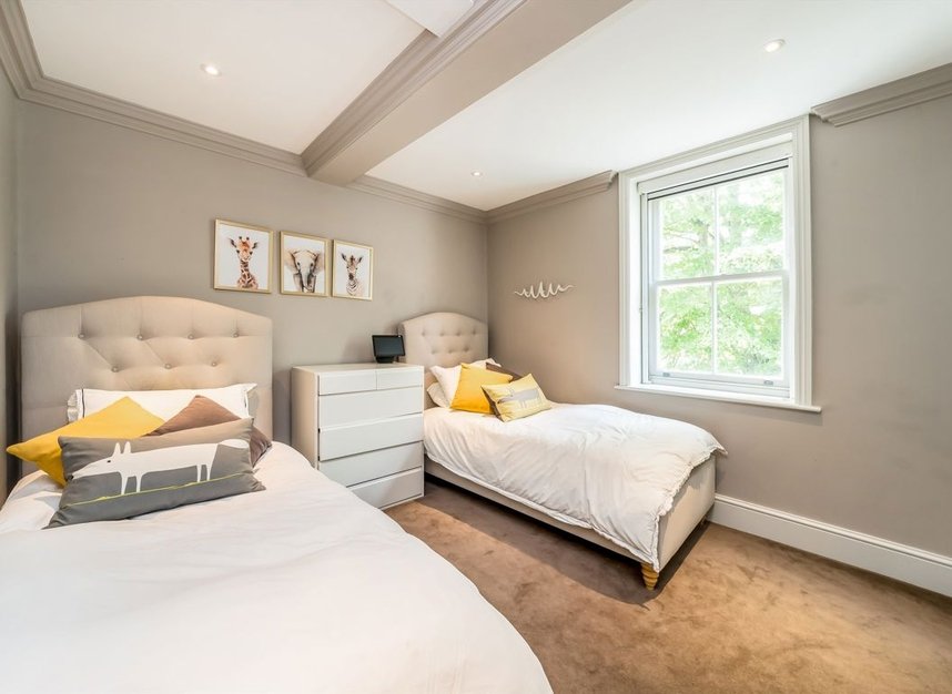 Properties for sale in Southwood Lane - N6 5DY view6