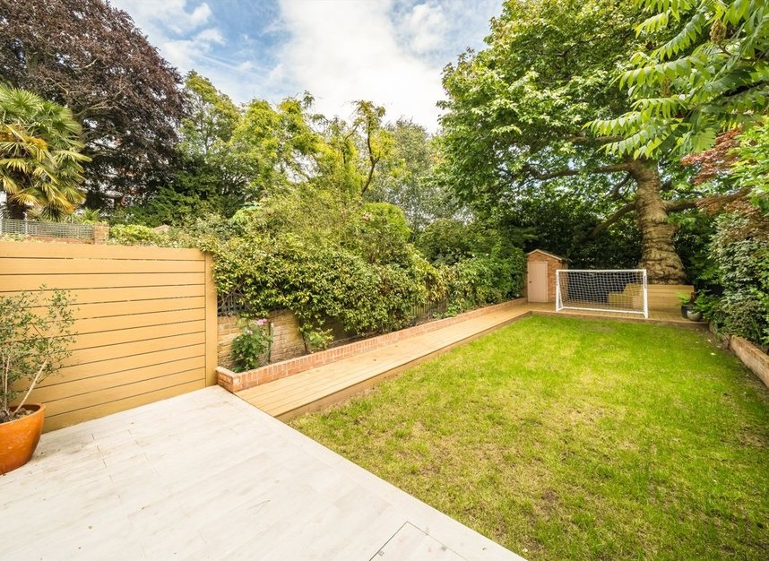 Properties for sale in Southwood Lane - N6 5DY view7