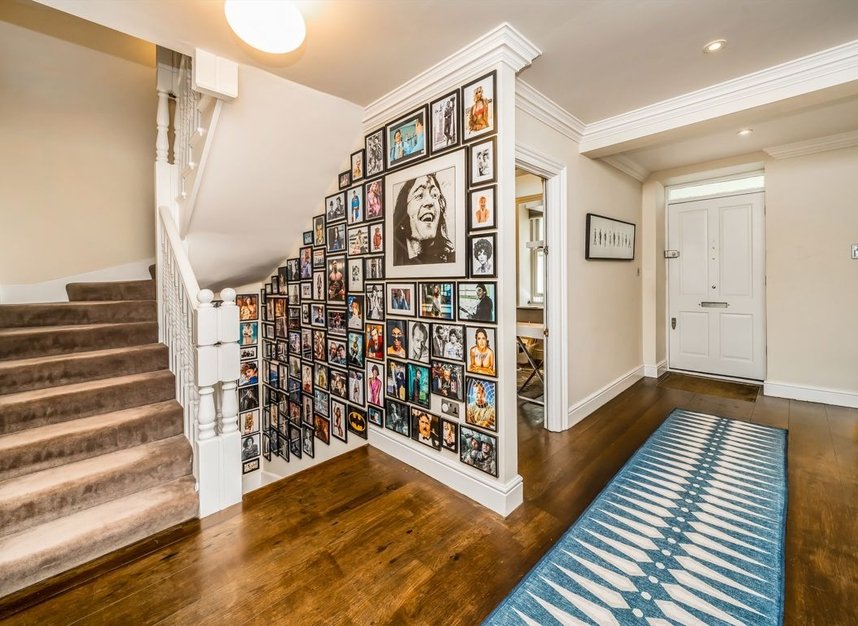 Properties for sale in Southwood Lane - N6 5DY view10