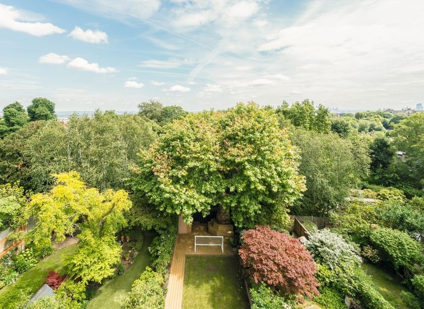 Properties for sale in Southwood Lane - N6 5DY view8