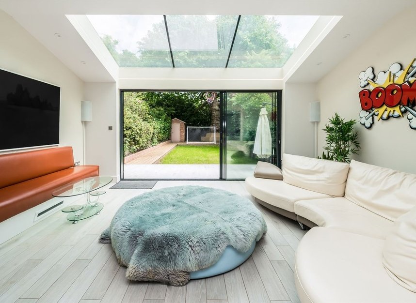 Properties for sale in Southwood Lane - N6 5DY view2