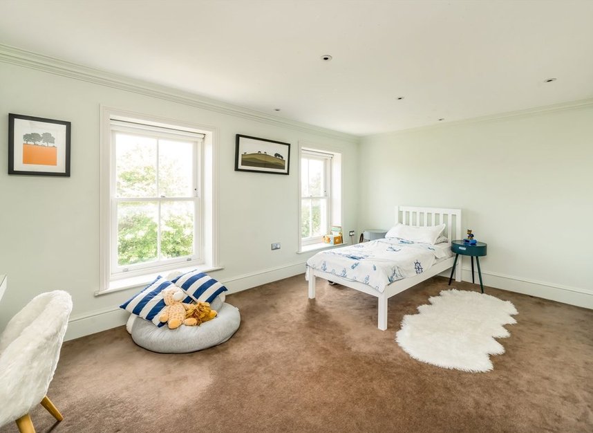 Properties for sale in Southwood Lane - N6 5DY view9