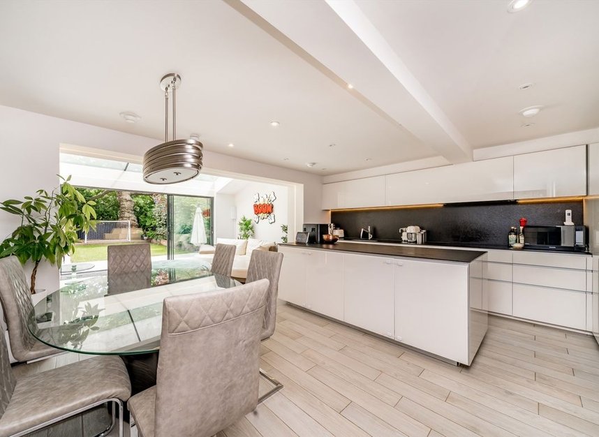 Properties for sale in Southwood Lane - N6 5DY view4