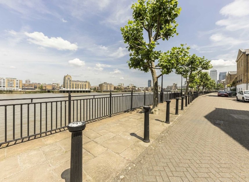 Properties for sale in Sovereign Crescent - SE16 5XH view13