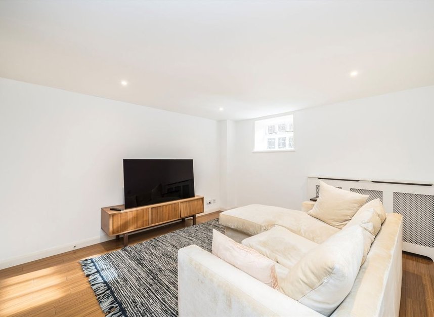 Properties for sale in Sovereign Crescent - SE16 5XH view7