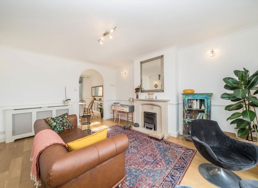 Properties for sale in Sovereign Crescent - SE16 5XH view3