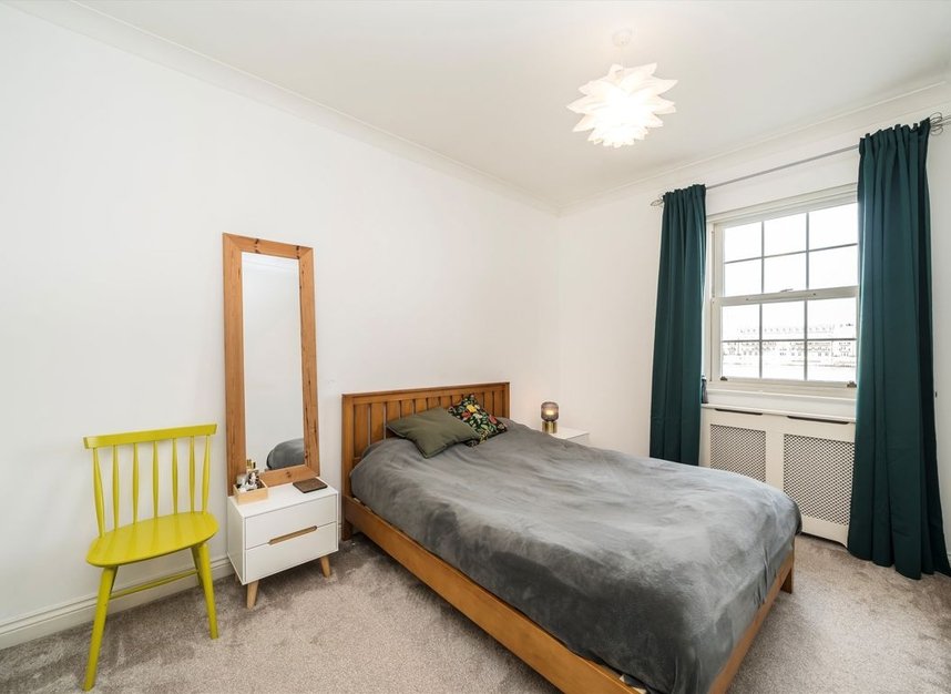 Properties for sale in Sovereign Crescent - SE16 5XH view6