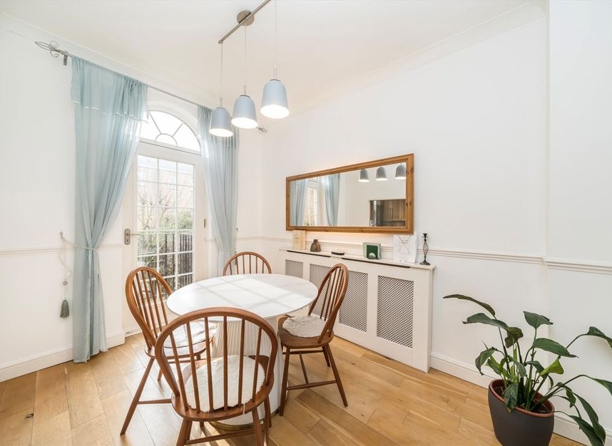 Properties for sale in Sovereign Crescent - SE16 5XH view4