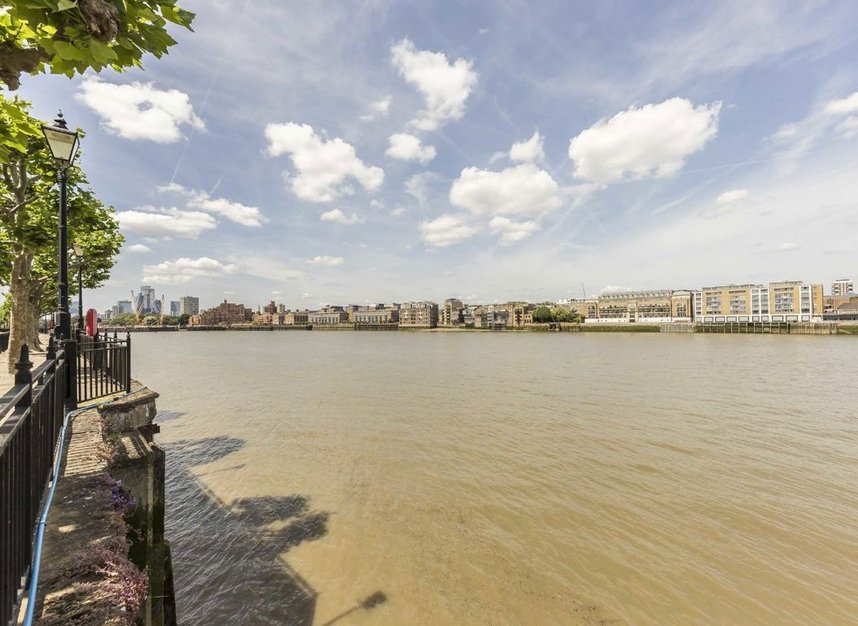 Properties for sale in Sovereign Crescent - SE16 5XH view12