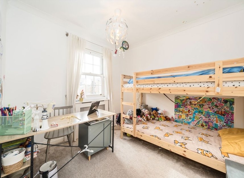 Properties for sale in Sovereign Crescent - SE16 5XH view9