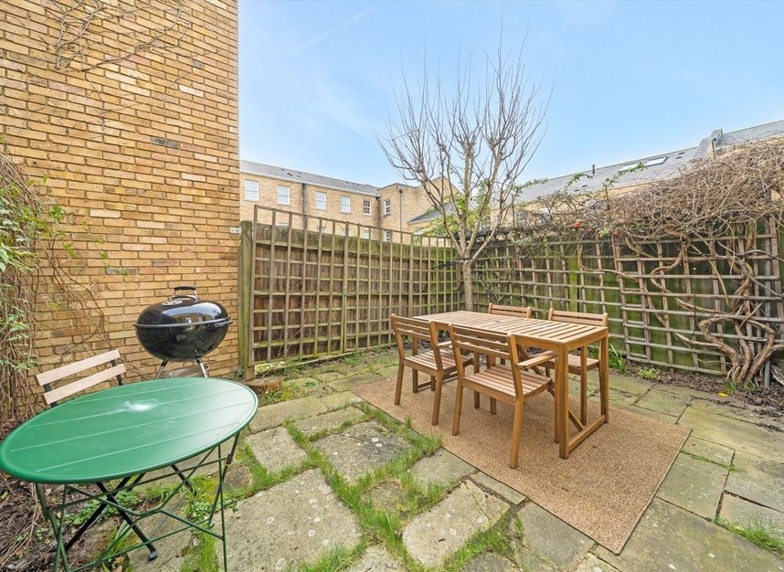 Properties for sale in Sovereign Crescent - SE16 5XH view10