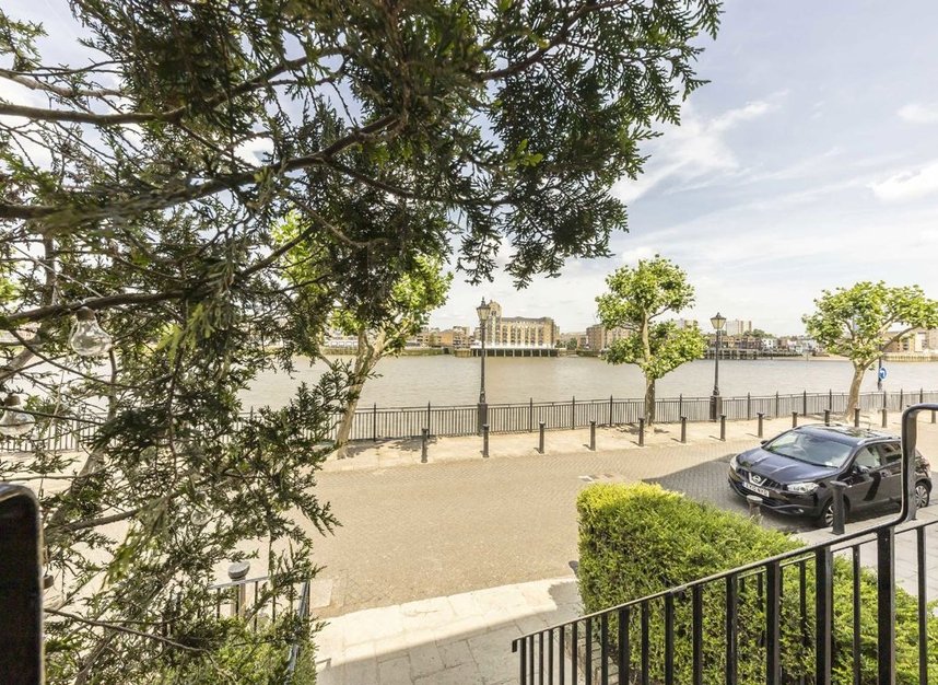 Properties for sale in Sovereign Crescent - SE16 5XH view11