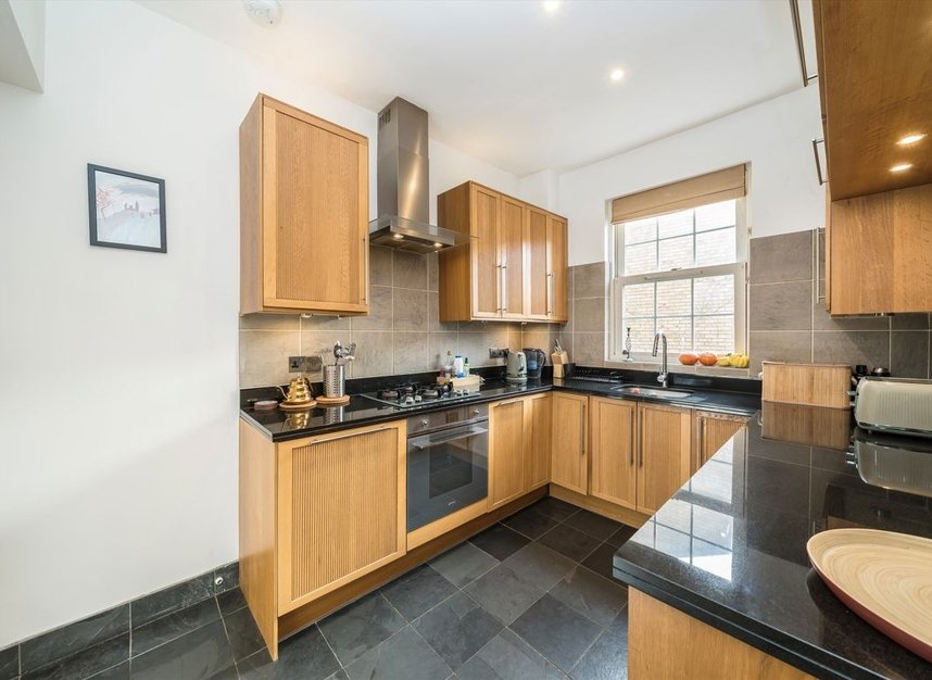 Properties for sale in Sovereign Crescent - SE16 5XH view5