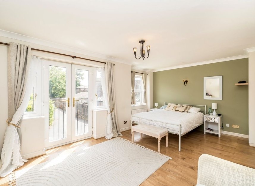 Properties for sale in St. Barnabas Close - SE22 8UA view4