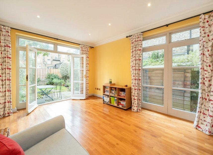 Properties sold in St. Georges Avenue - N7 0AH view4