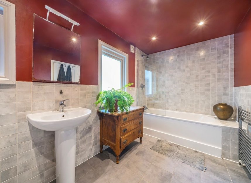 Properties for sale in St. Georges Avenue - N7 0AH view8