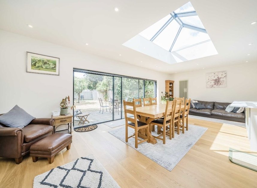 Properties for sale in St. James's Avenue - TW12 1HH view3