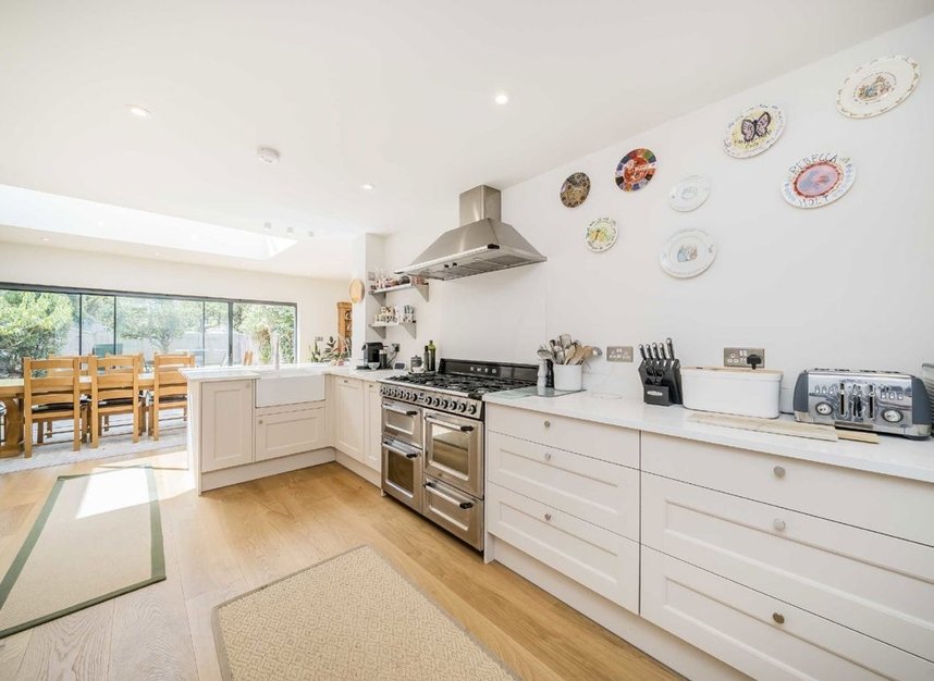 Properties for sale in St. James's Avenue - TW12 1HH view4