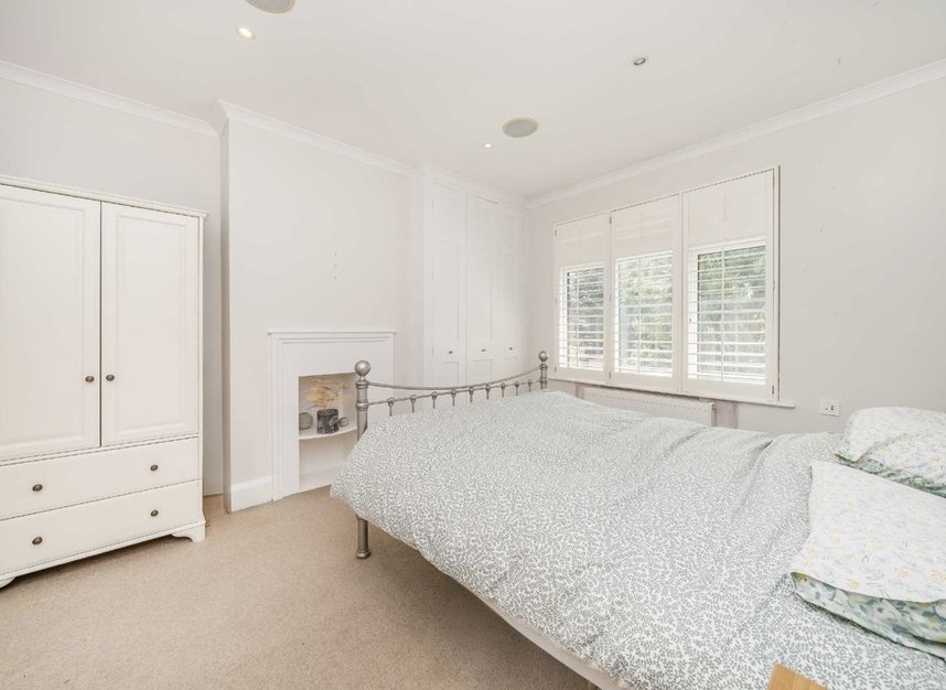 Properties for sale in St. James's Avenue - TW12 1HH view6
