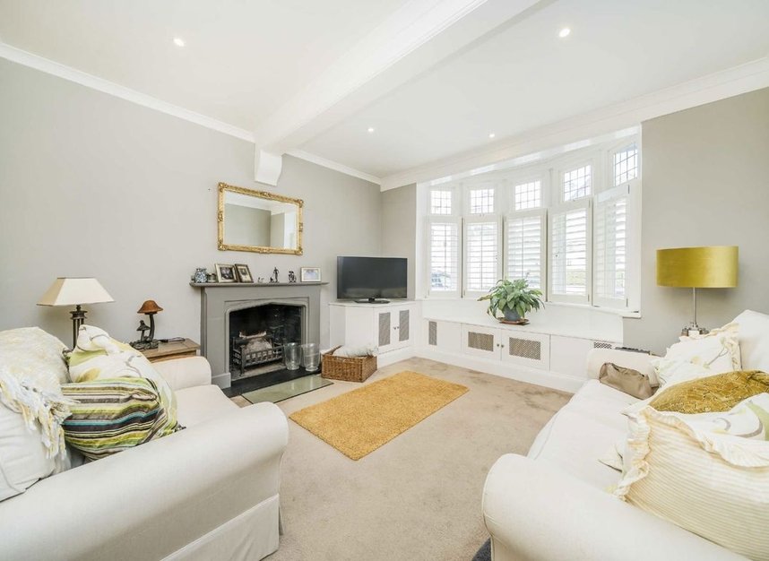 Properties for sale in St. James's Avenue - TW12 1HH view2