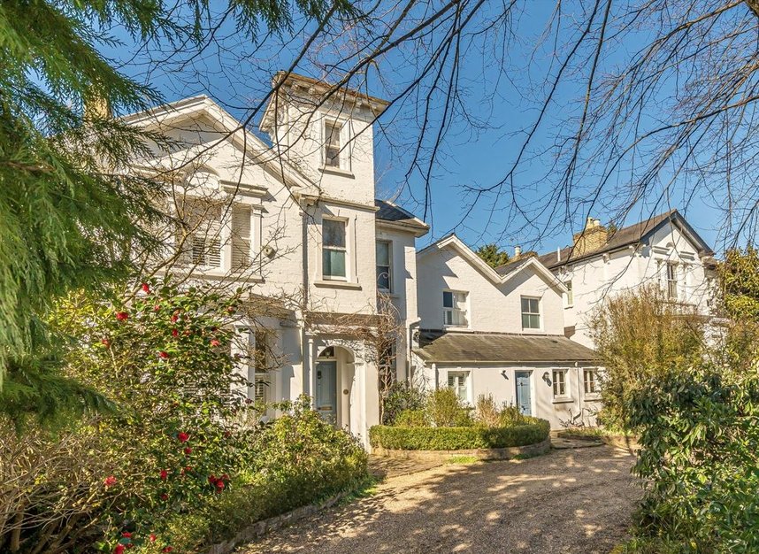 Properties sold in St. James's Road - TW12 1DG view1