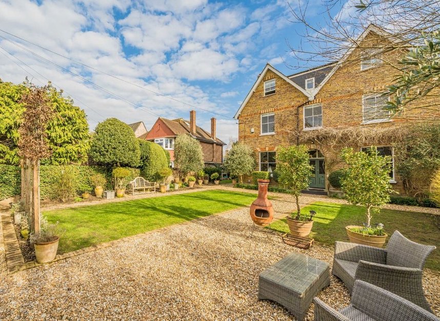 Properties for sale in St. James's Road - TW12 1DQ view9
