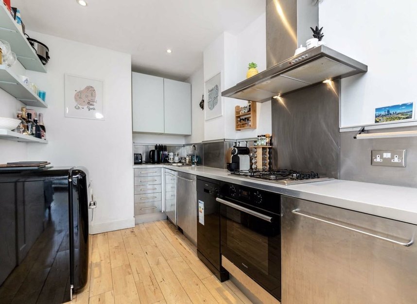 Flat For Sale In St John S Hill London Sw11 Dexters