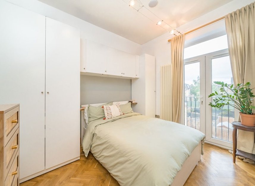 Properties for sale in St. John's Hill - SW11 1SH view4
