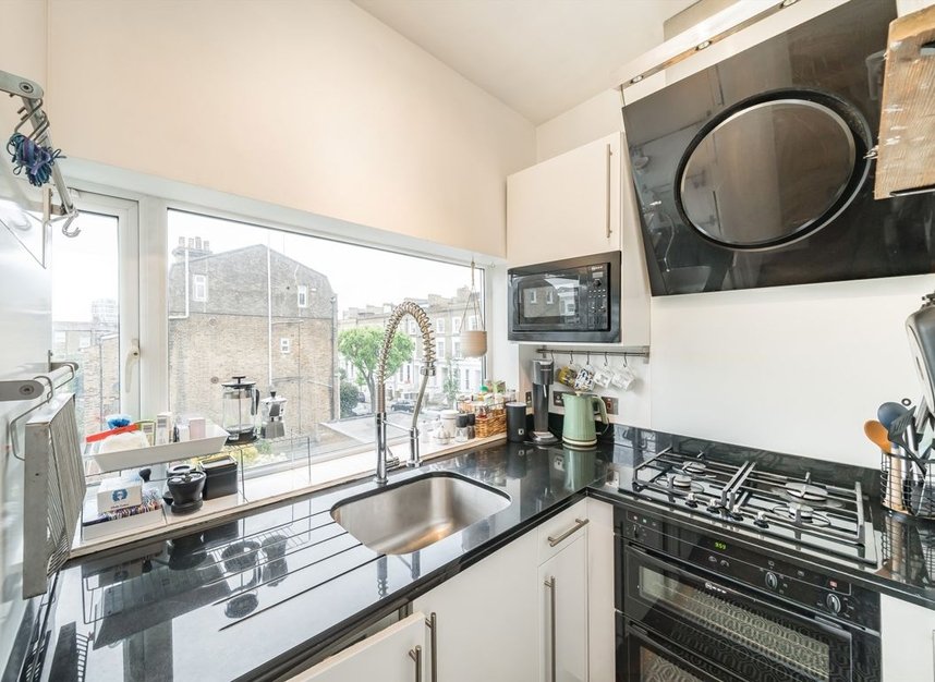 Properties for sale in St. John's Hill - SW11 1SH view3