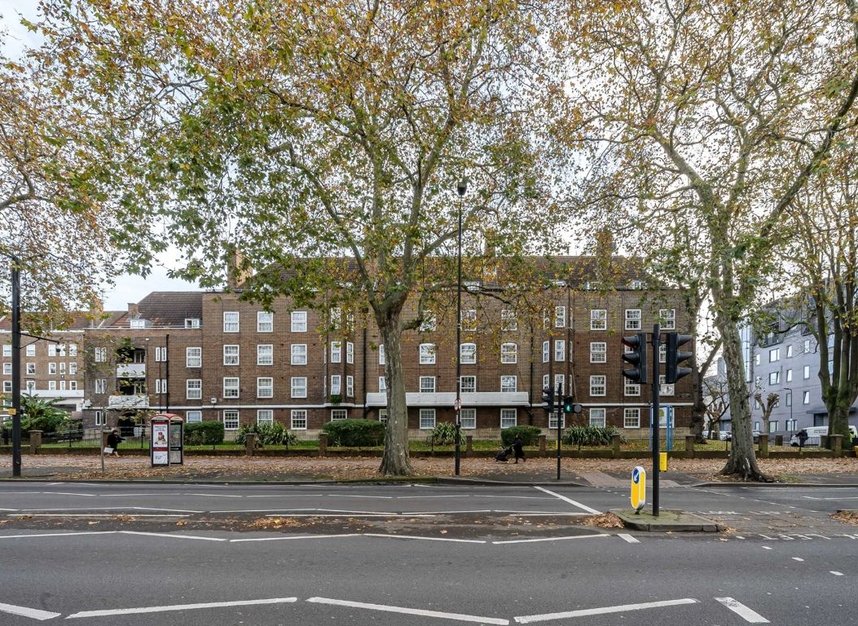 Flat for sale in Stamford Hill, London, N16 (Ref 209217) Dexters