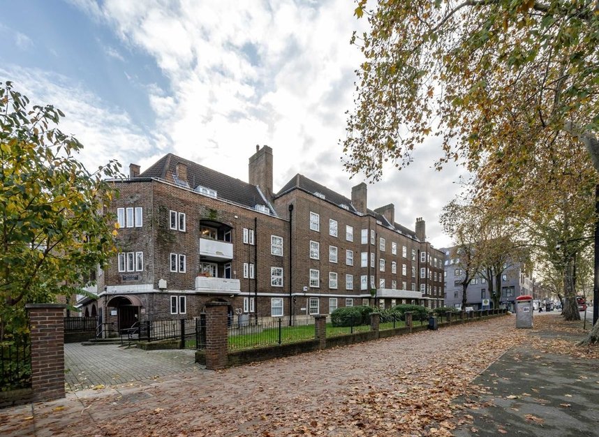 Flat for sale in Stamford Hill, London, N16 (Ref 209217) Dexters