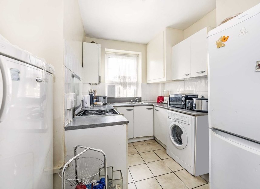 Flat for sale in Stamford Hill, London, N16 (Ref 209217) Dexters