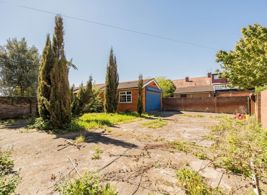 Properties for sale in Stanley Road - UB1 1PB view4